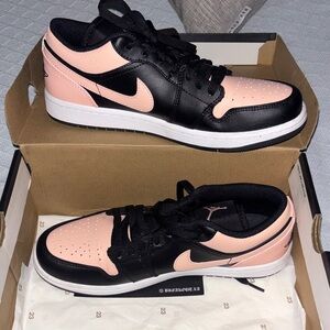 Nike Women's Black and Pink Sneakers
